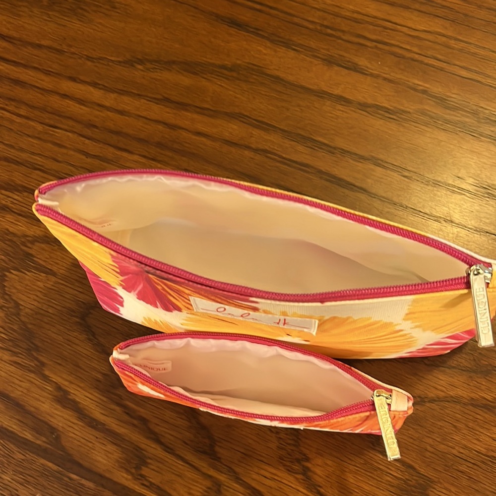 NEW 2-piece zippered makeup bag set. - Picture 2 of 3